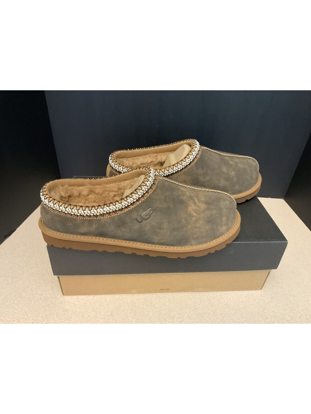 New! Mens UGG Tasman Baxter Chestnut Slippers. Size 8. Awesome Shoes!!!